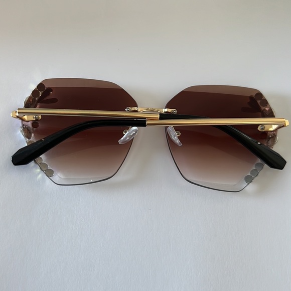 UV400 Rhinestone Deluxe Sunglasses - Picture 12 of 17